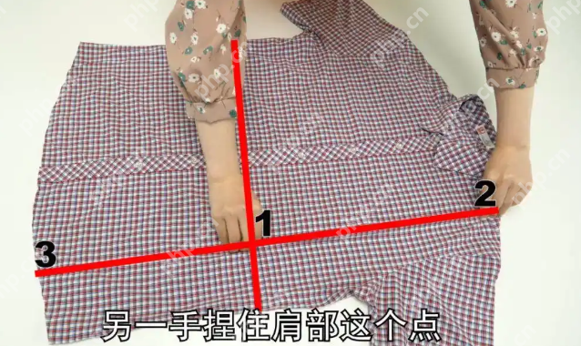 3秒叠好一件T恤？学会这个“两线三点”法，你也能成为收纳达人 - php中文网