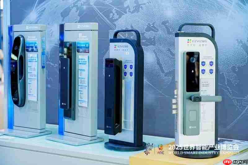 萤石网络闪耀2025智博会,以“+AI”战略勾勒智慧生活新图景