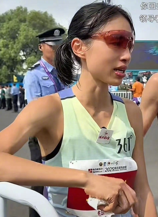 医院回应最快女护士被解聘或调岗：未被医院解聘或调岗