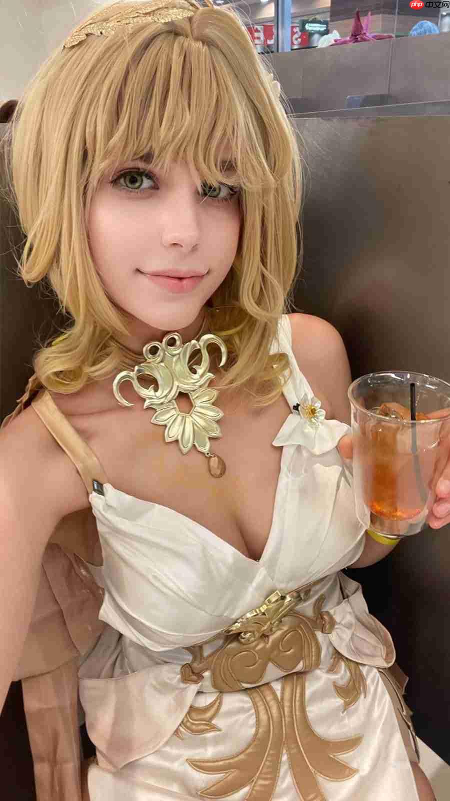 现实版八尺夫人！ 1米8乌克兰美女coser扮演蒂米特雷斯库夫人