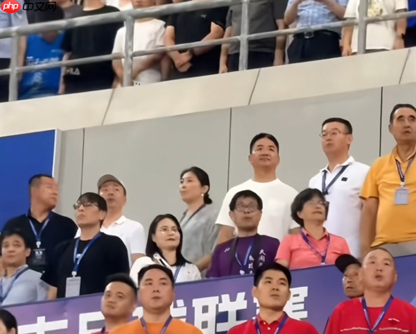 章泽天新照曝光:穿网球服骑单车少女感满满 网友:白到发光