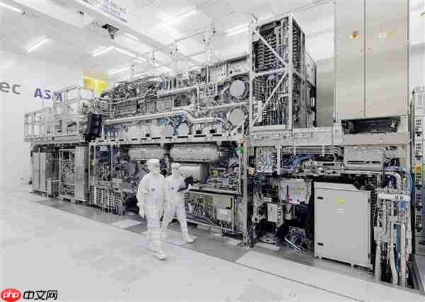 高盛：中国光刻机只能造65nm！落后ASML 20年