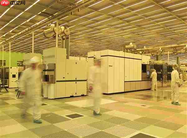 是报复H20没人买吗!美国撤销英特尔、三星等在华生产芯片豁免 120天后生效