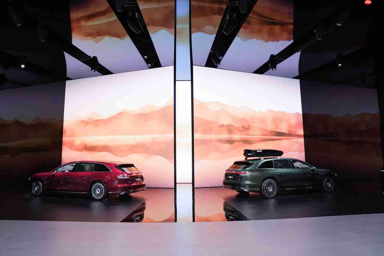 把电影院和K歌房装进车里？享界S9T亮相成都车展