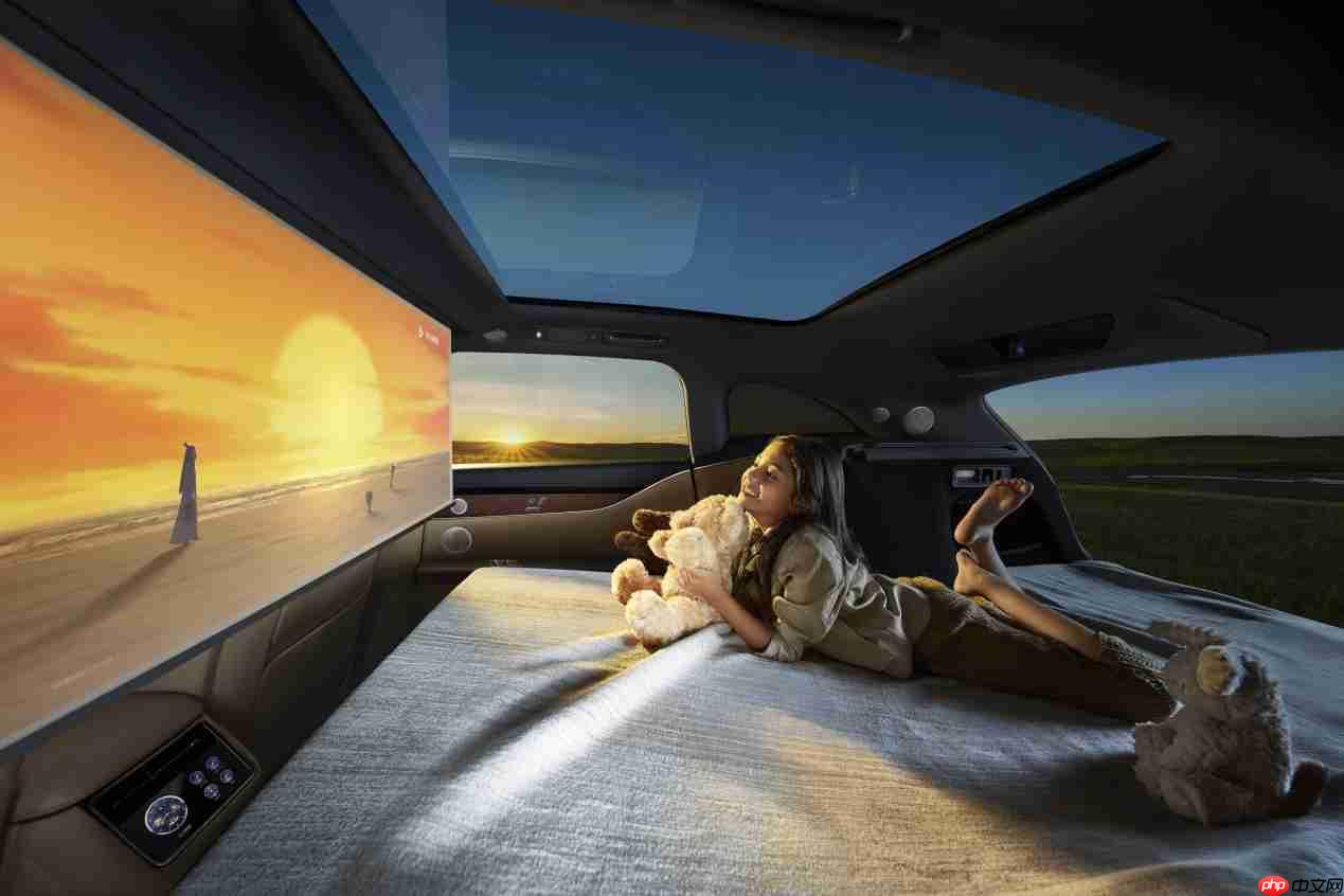 把电影院和K歌房装进车里？享界S9T亮相成都车展