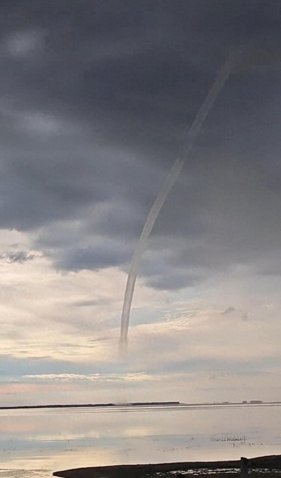 黑龙江一地惊现“龙吸水”是怎么回事？详情介绍 - php中文网