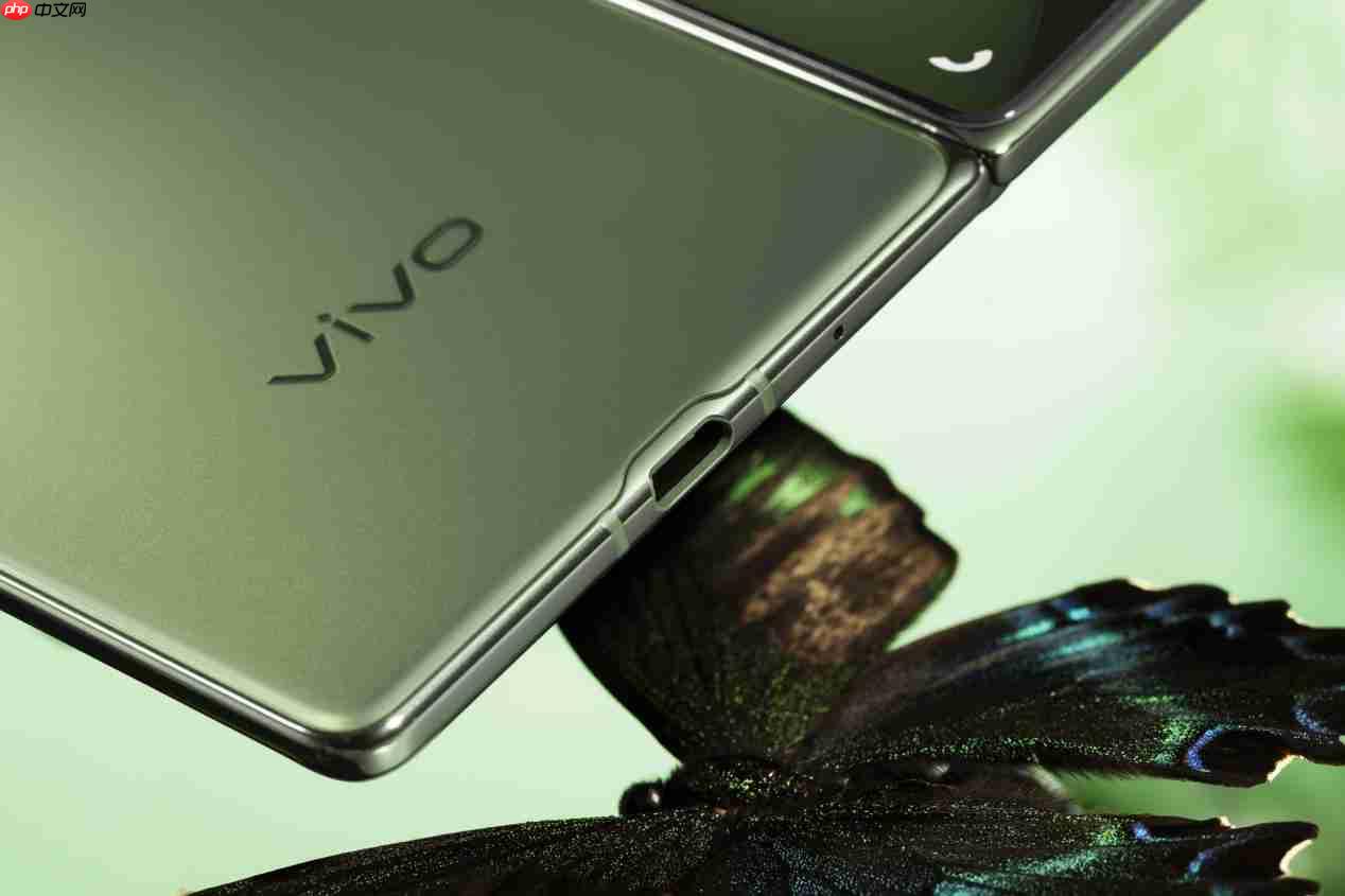 刷新全球大折叠手机的最轻纪录！vivo X Fold5更轻、更薄、更强！