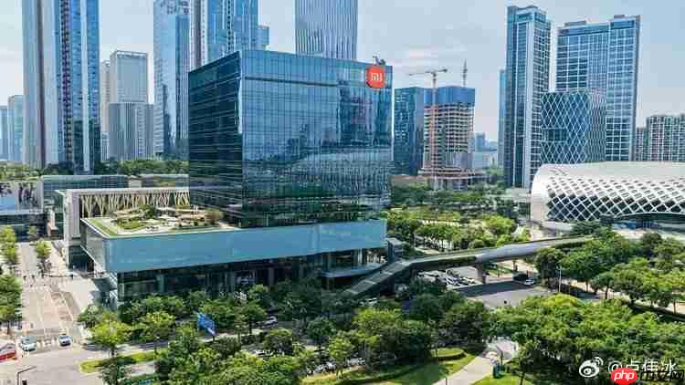 小米深圳大厦今日开园:卢伟冰现场喝小米粥,超 1500 平米旗舰店亮相