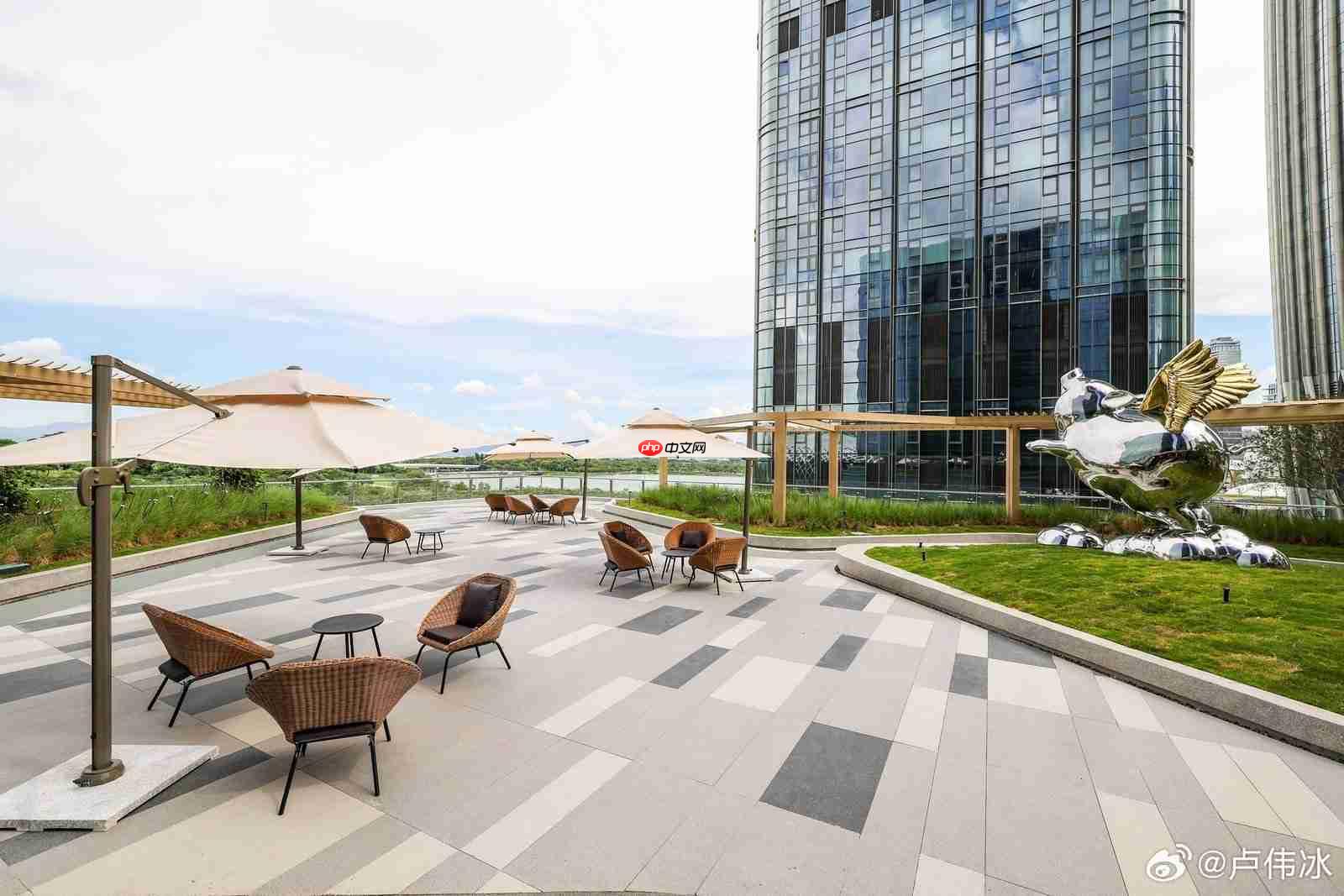 小米深圳大厦今日开园:卢伟冰现场喝小米粥,超 1500 平米旗舰店亮相