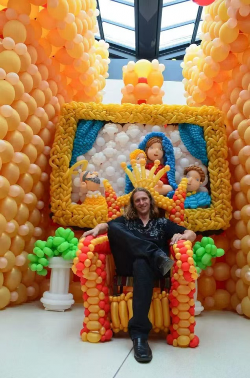 国际气球艺术大师圭都·沃霍夫,华丽亮相2025世界小丑节