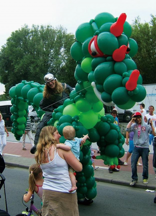 国际气球艺术大师圭都·沃霍夫,华丽亮相2025世界小丑节