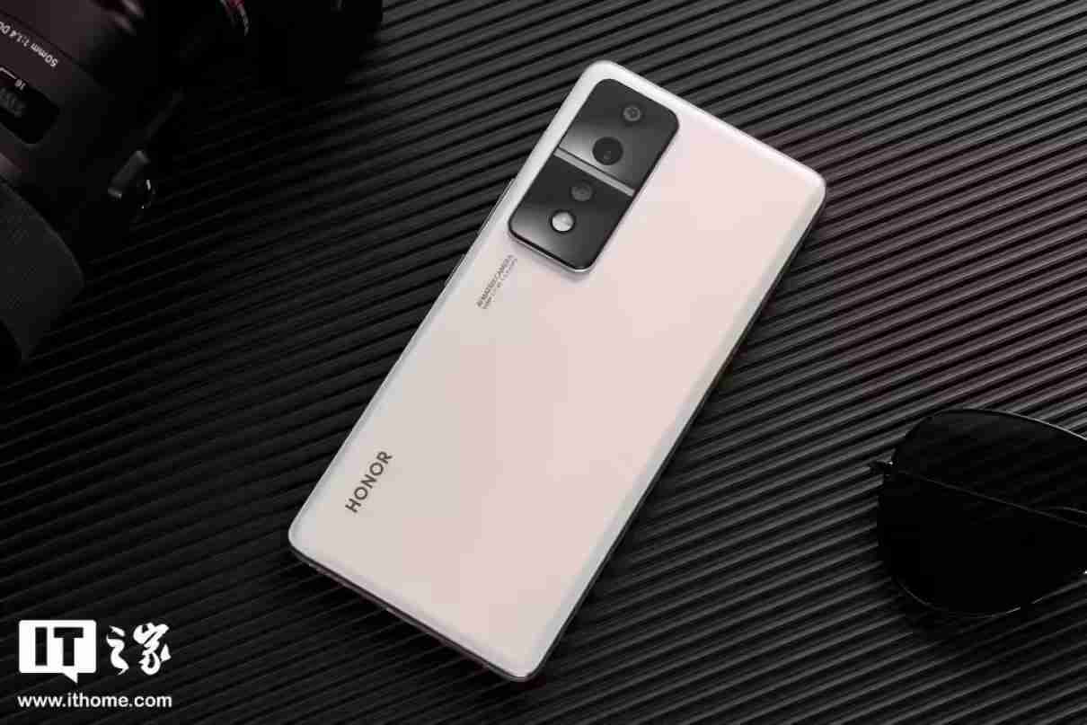 荣耀GT手机将搭载3.3GHz版本高通骁龙8 Gen3处理器，宣称拍照“应该比同档位性能手机都会更好”