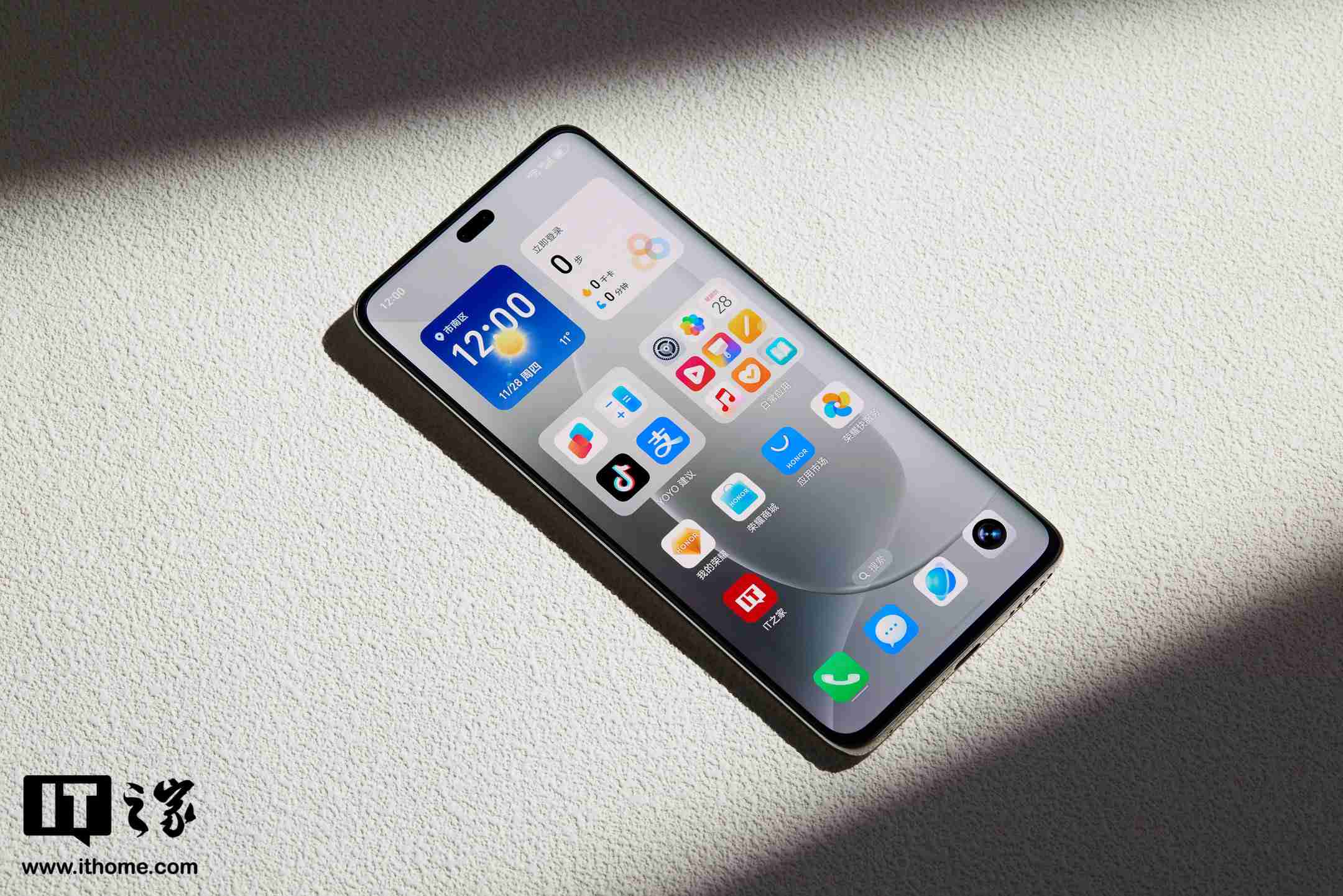 荣耀 300 系列手机图赏：首次引入 Ultra，浮雕印花，大自然美学