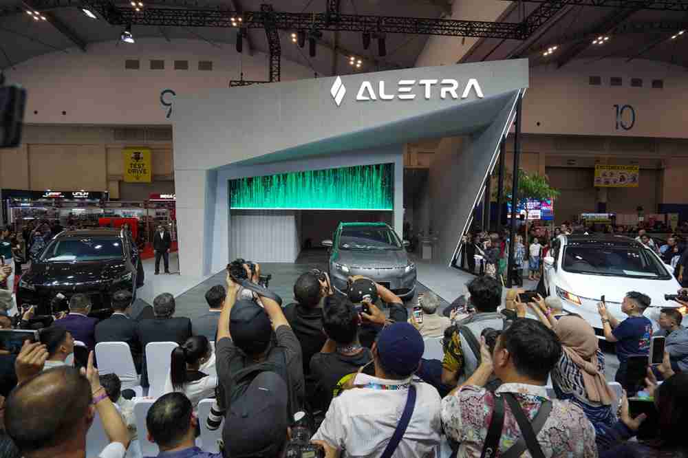 睿蓝汽车登陆东南亚市场，首款全球车睿蓝8在印尼首发亮相