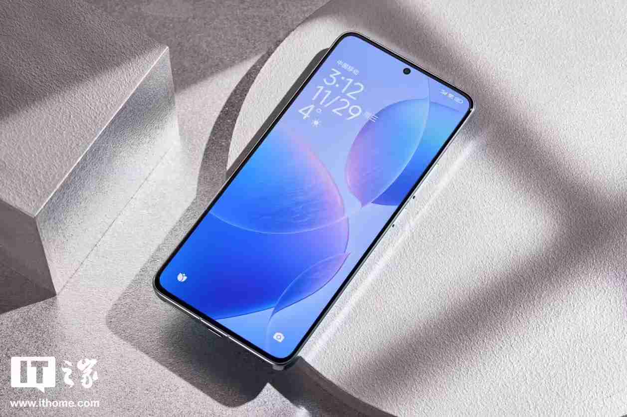 消息称明年下半年小米的“2K 大屏”手机尺寸增至 6.8 英寸级别