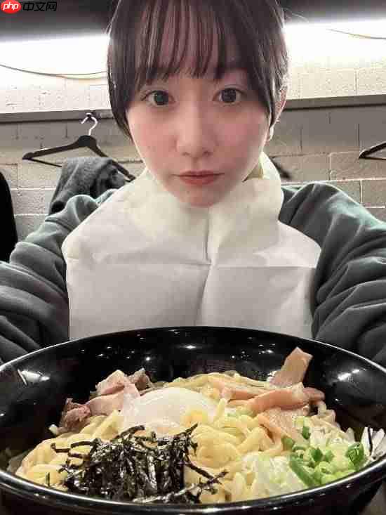 《寂静岭f》凛子演员近照：可爱到想被她从楼梯上推倒