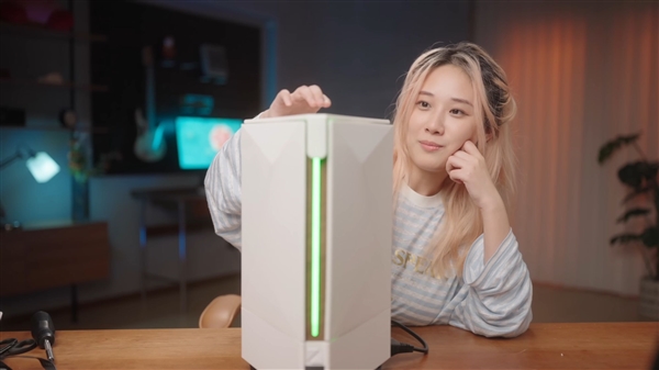 真大神!中国女玩家打造三合一游戏主机:PS5、Xbox Series S、Switch 2首次合体