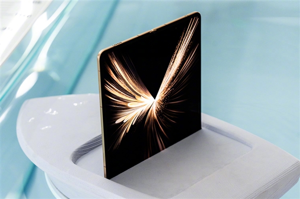 荣耀Magic V6电池突破7000mAh：折叠屏史上最大电量