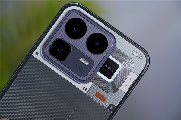 透明RGB光环 辨识度拉满！真我Neo8图赏