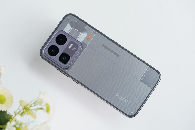 165Hz 满帧生态 + 极客面板 真我Neo8全面评测:这才是新一代潮玩电竞旗舰该有的样子