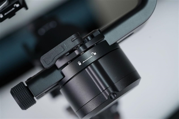 新一代相机增稳利器！大疆DJI RS 5手持云台稳定器图赏