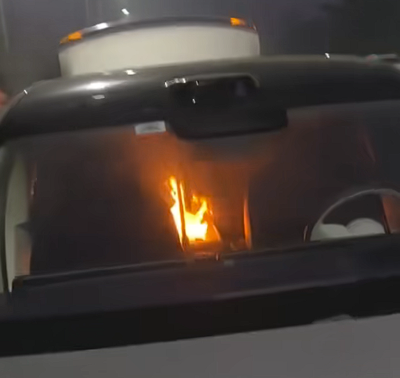 尊界S800起火事件当事人发声：防风火机被挤压后持续燃烧10分钟