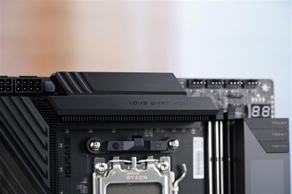 刷新超频记录！七彩虹iGame X870E Vulcan OC V14图赏