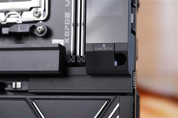 刷新超频记录！七彩虹iGame X870E Vulcan OC V14图赏