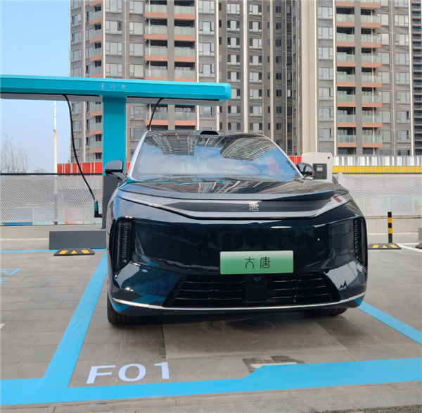 比亚迪大唐无伪实车曝光：车长超5米 零百加速4.9秒