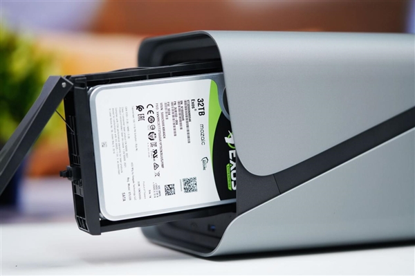 终于告别SMR叠瓦盘！希捷银河Exos 32TB硬盘图赏