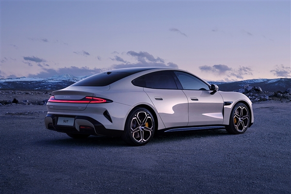 自己买也要花钱！雷军满足网友要求晒自己开的车：还会买新一代小米SU7