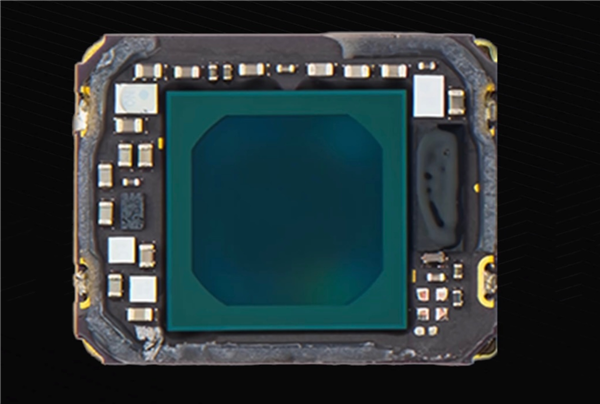 苹果依然引领行业！iPhone 17首发方形前摄：华为、OPPO已开始探索