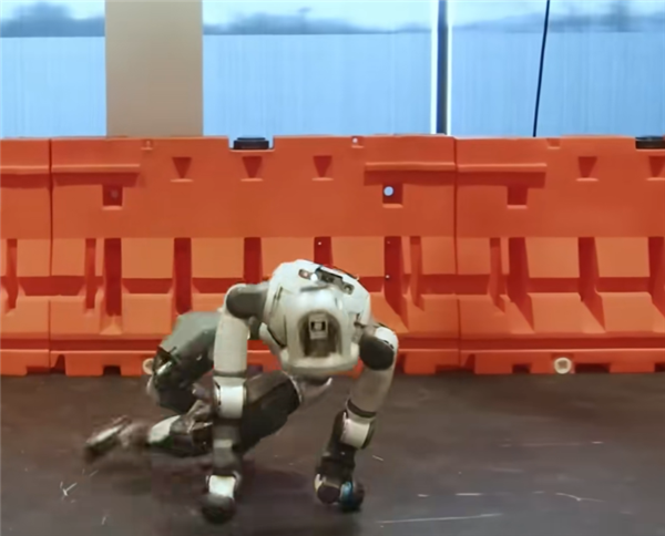 波士顿动力人形机器人进化太神速：Atlas已学会连续空翻