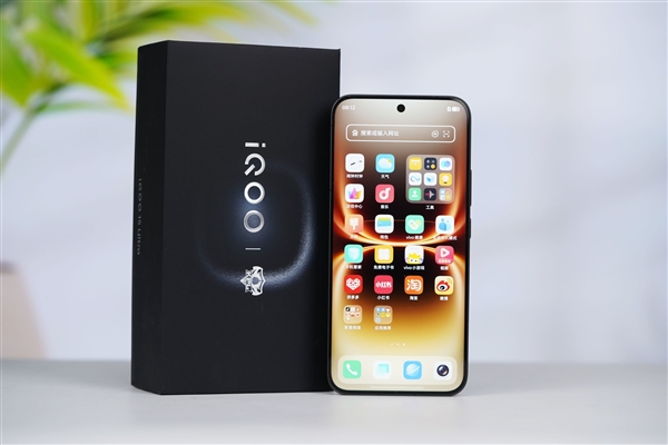 451万分最强旗舰手机！iQOO 15 Ultra图赏